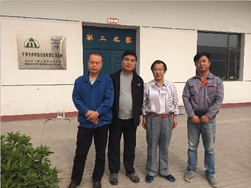 智利華商總會(huì)副會(huì)長(zhǎng)參觀錨固劑自動(dòng)化生產(chǎn)線(xiàn)實(shí)習(xí)基地